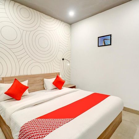 OYO 79898 Grand Hotel Neu-Delhi Exterior foto