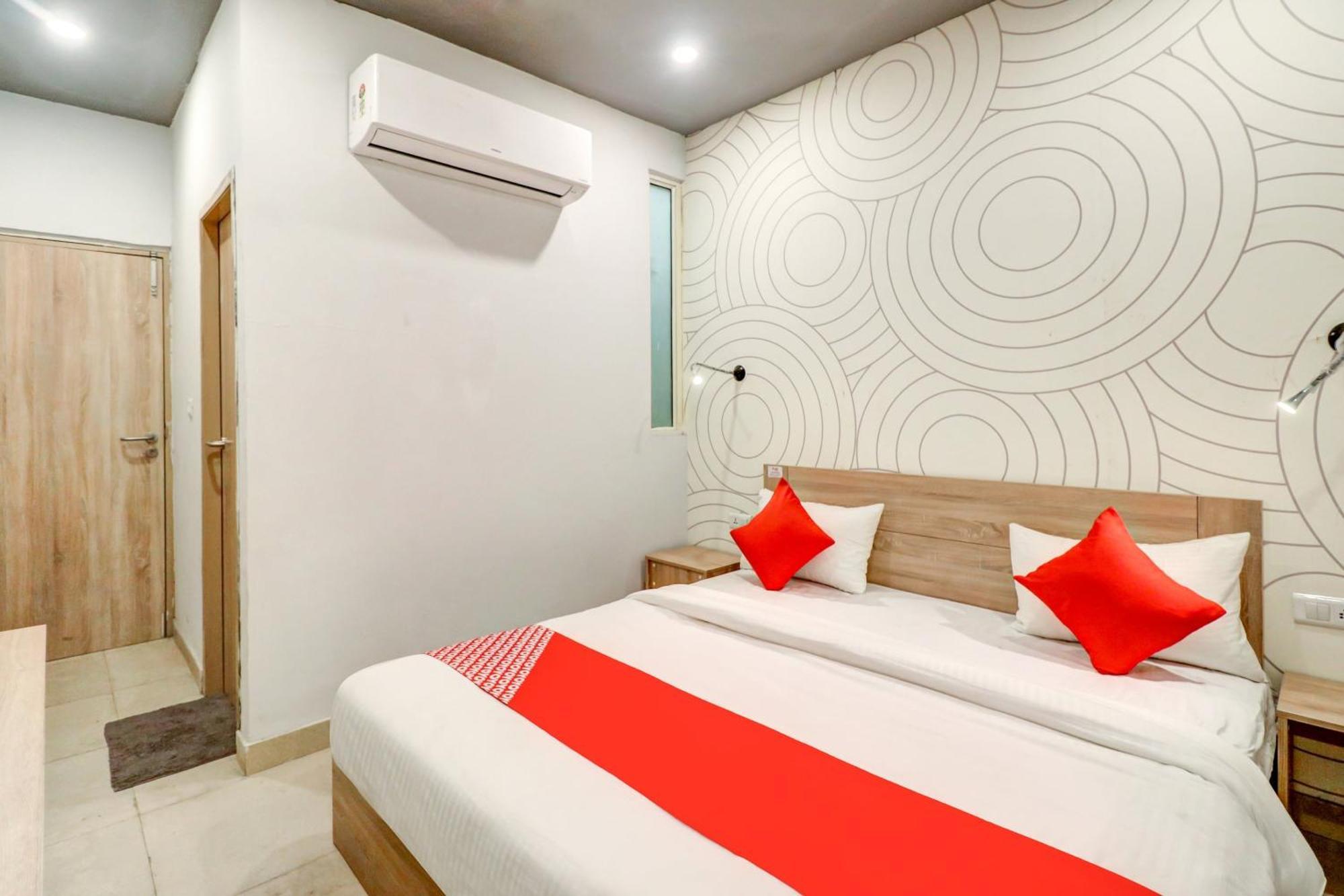 OYO 79898 Grand Hotel Neu-Delhi Exterior foto