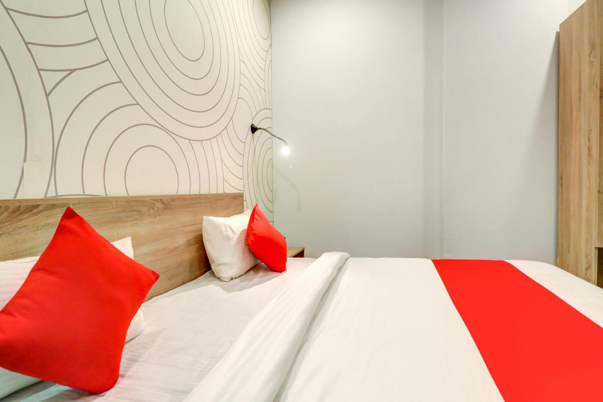 OYO 79898 Grand Hotel Neu-Delhi Exterior foto