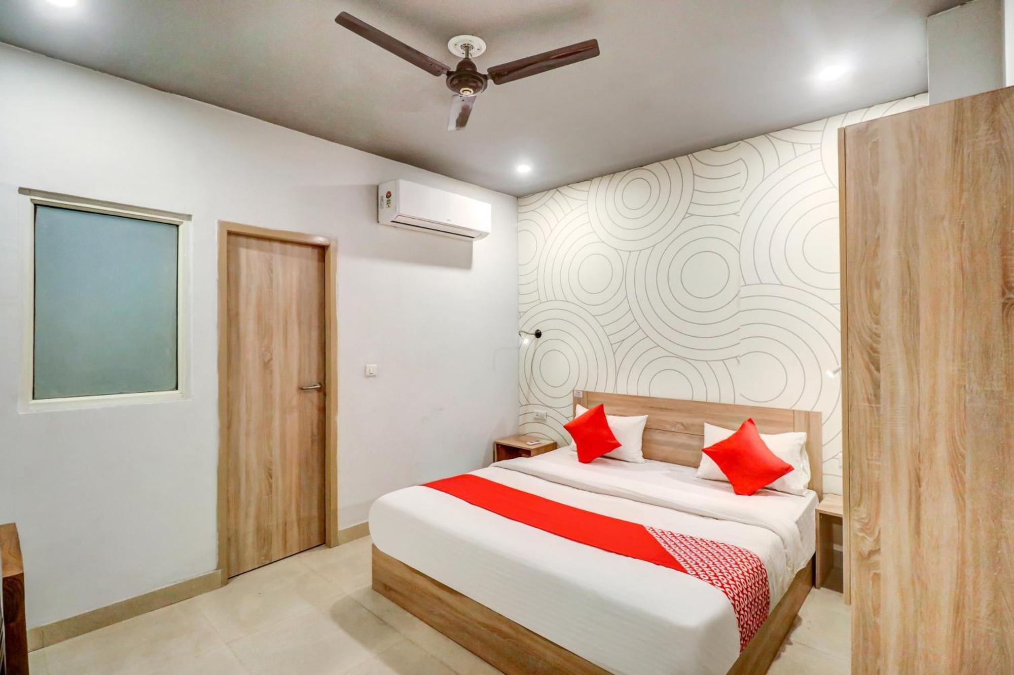 OYO 79898 Grand Hotel Neu-Delhi Exterior foto