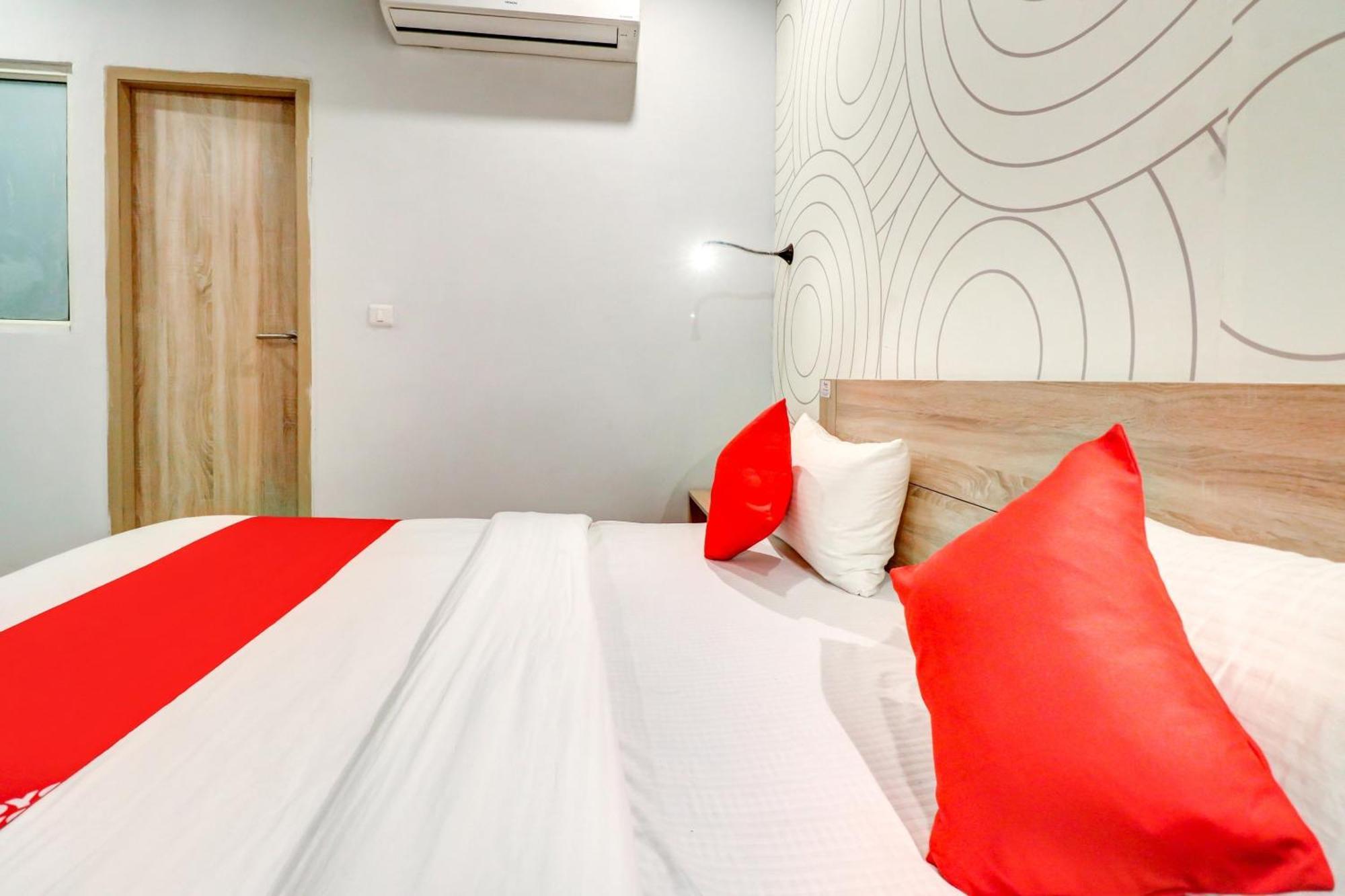 OYO 79898 Grand Hotel Neu-Delhi Exterior foto