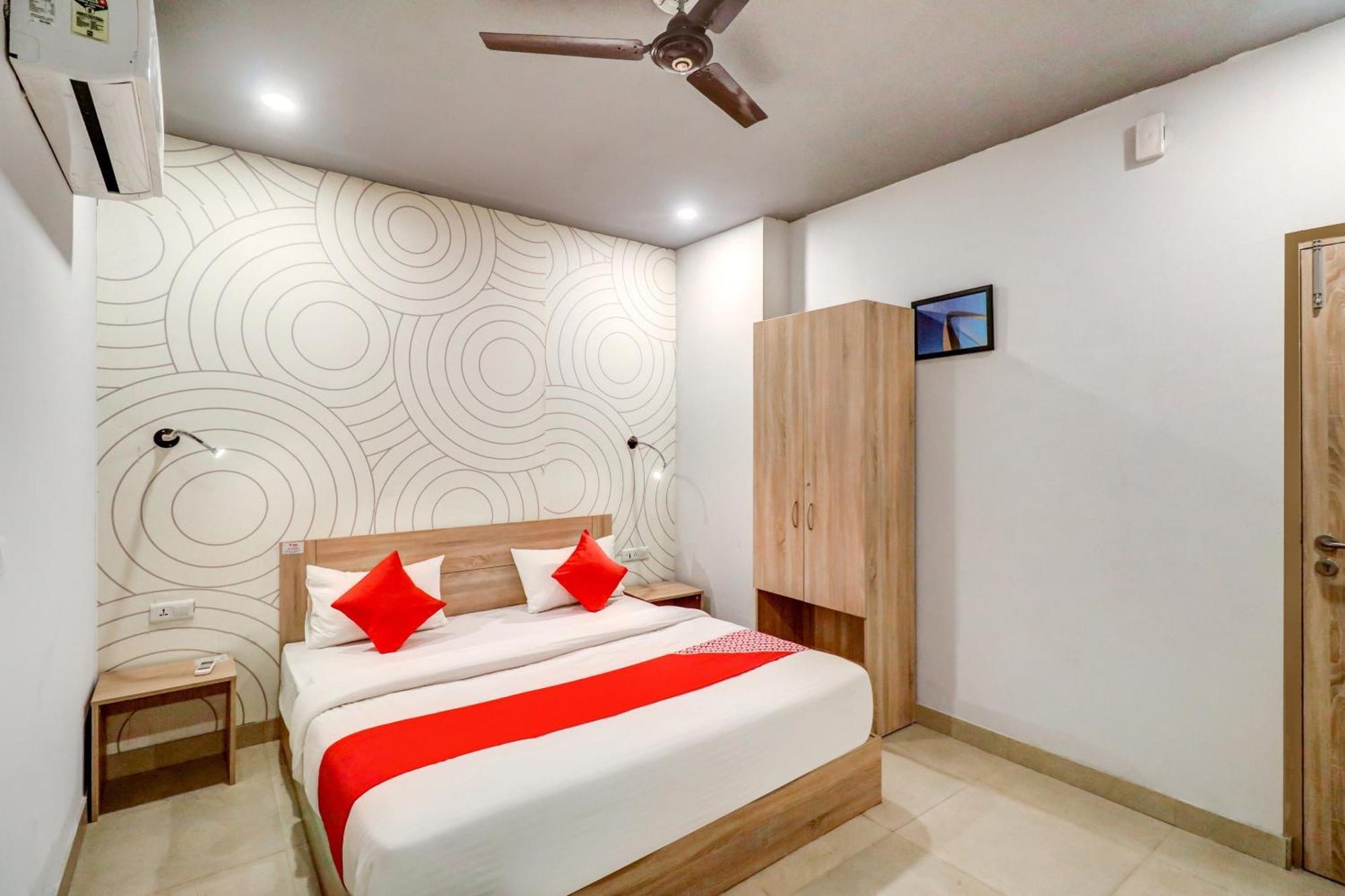 OYO 79898 Grand Hotel Neu-Delhi Exterior foto