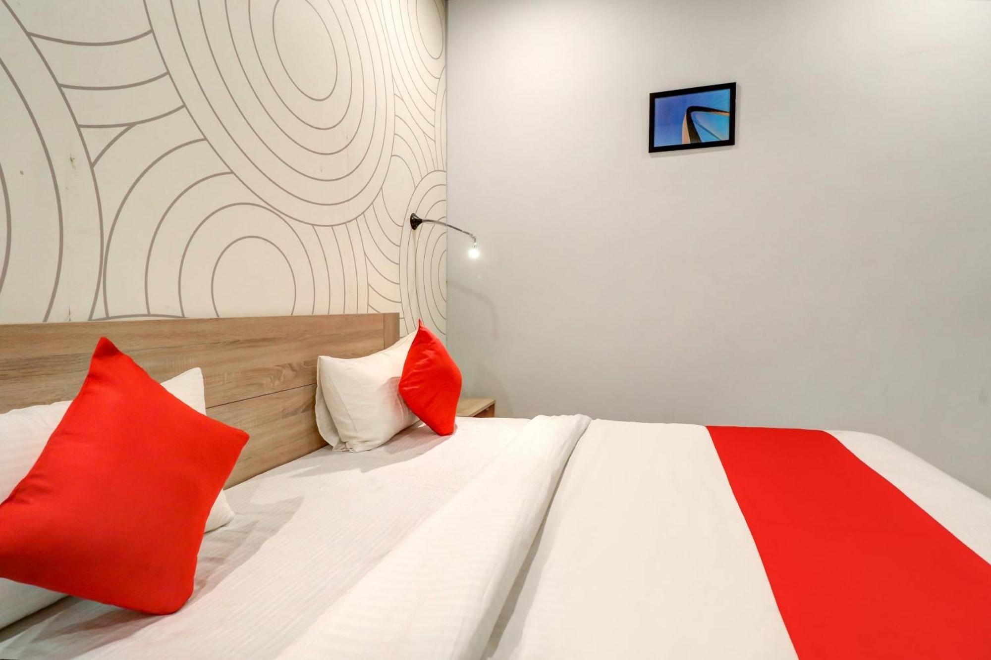 OYO 79898 Grand Hotel Neu-Delhi Exterior foto