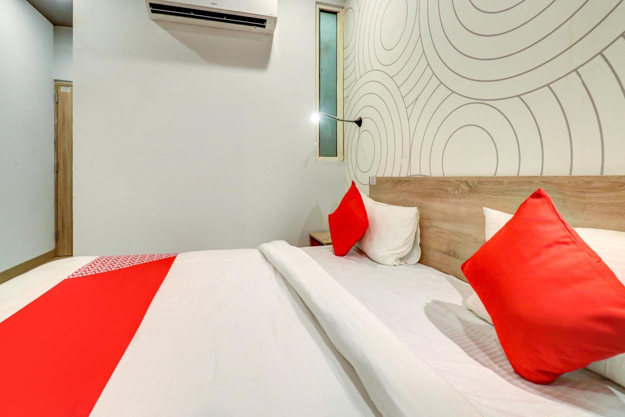 OYO 79898 Grand Hotel Neu-Delhi Exterior foto